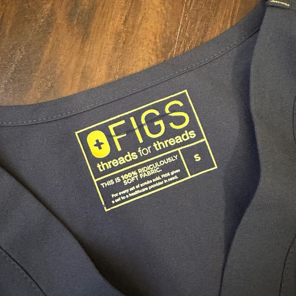 FIGS Mens One-Pocket Scrub Top in Black #PM2600 - Picture 5 of 7